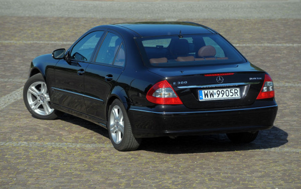 Hak holowniczy + moduł Mercedes E W211 sedan 2002-2009